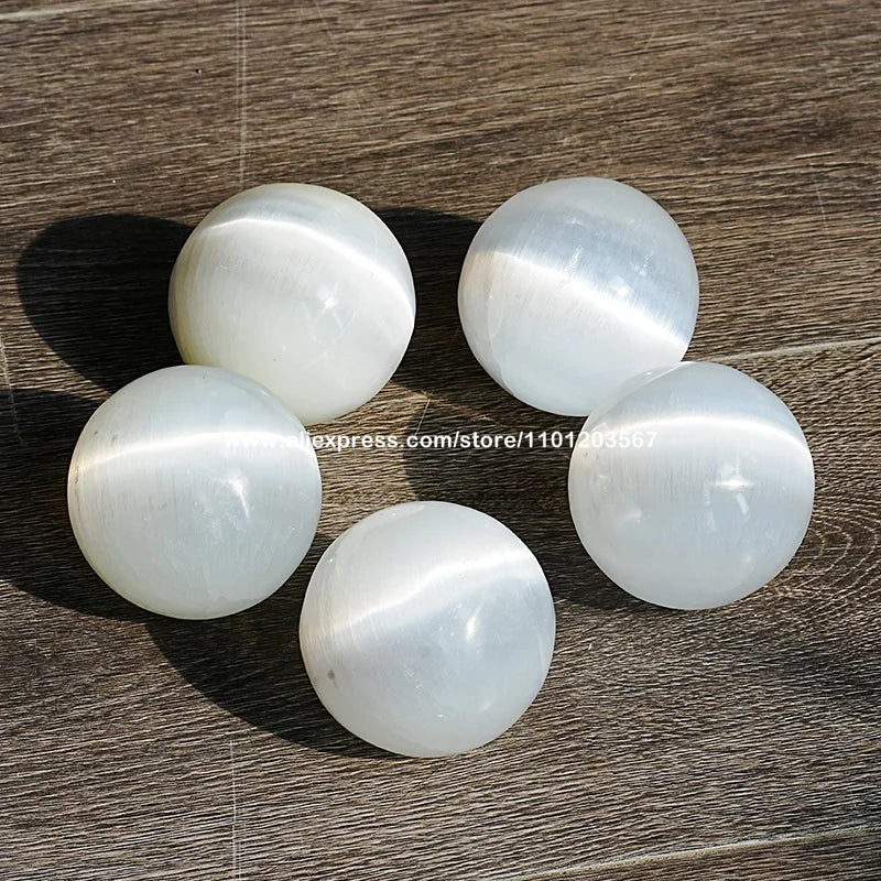 White Morocco Selenite Crystal Stone Sphere Round Smooth Healing Natural Gypsum Satin Spar Gemstone Ball for Altar, Divination